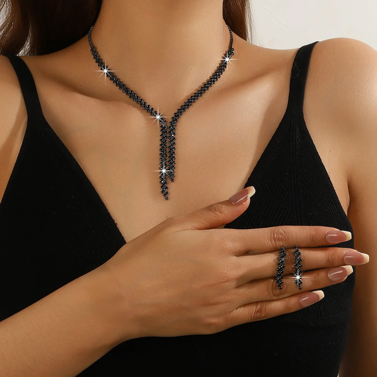 Luxuriöses Schwarzes Kristall Y-Halsketten-Ohrringe-Set für Damen, Gotischer Strass-Schmuck für Party, Abschlussball und Abendgarderobe – Detail 5
