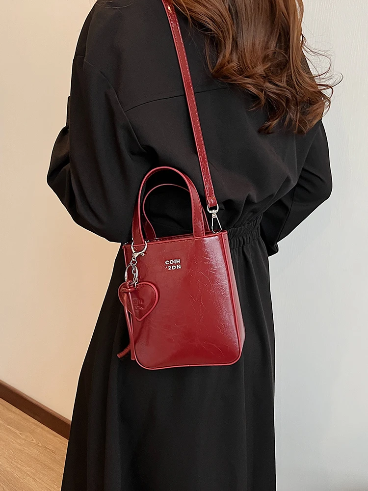 Fashionable Silver Bucket Bag Women\'s Crossbody Handbag Chic Sensation Autumn Winter New Style Handbag Soft PU Leather Small ...