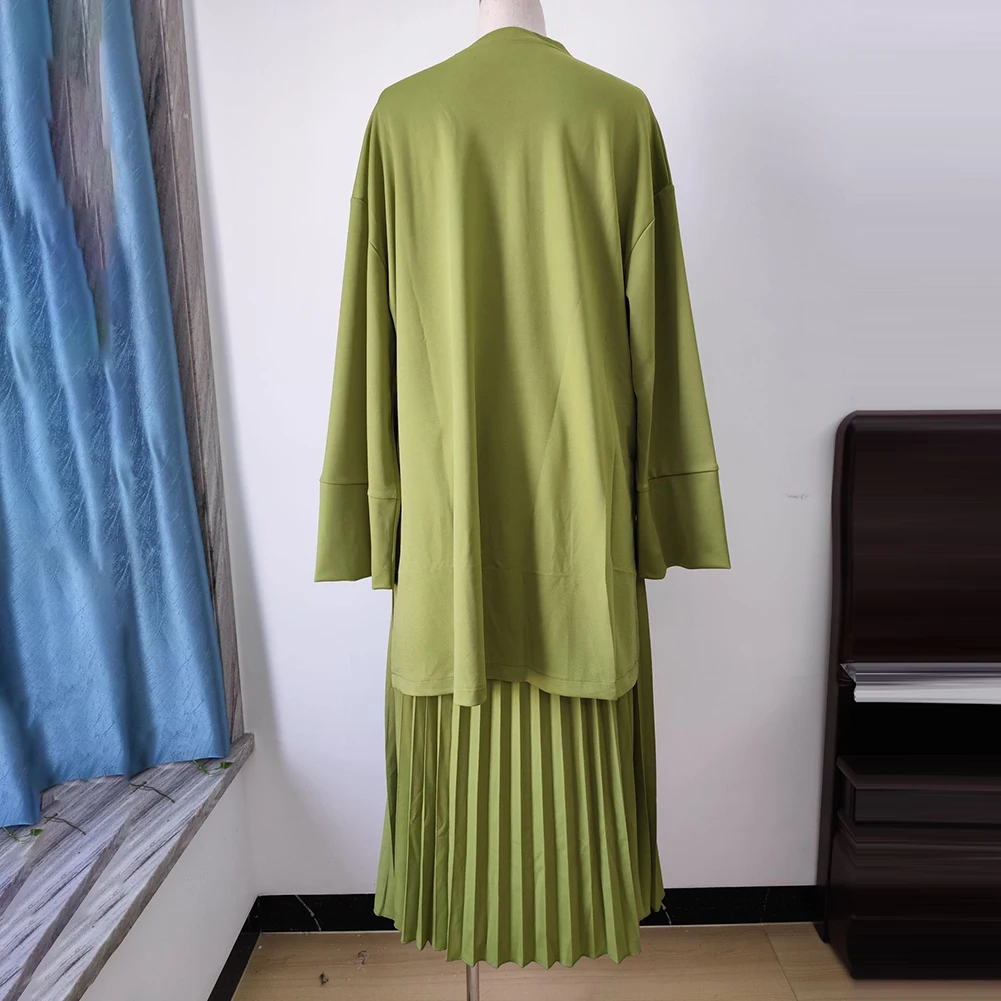 طقم نسائي خريفي أنيق بأكمام طويلة وتنورة مطوية على شكل حرف A مكونة من قطعتين