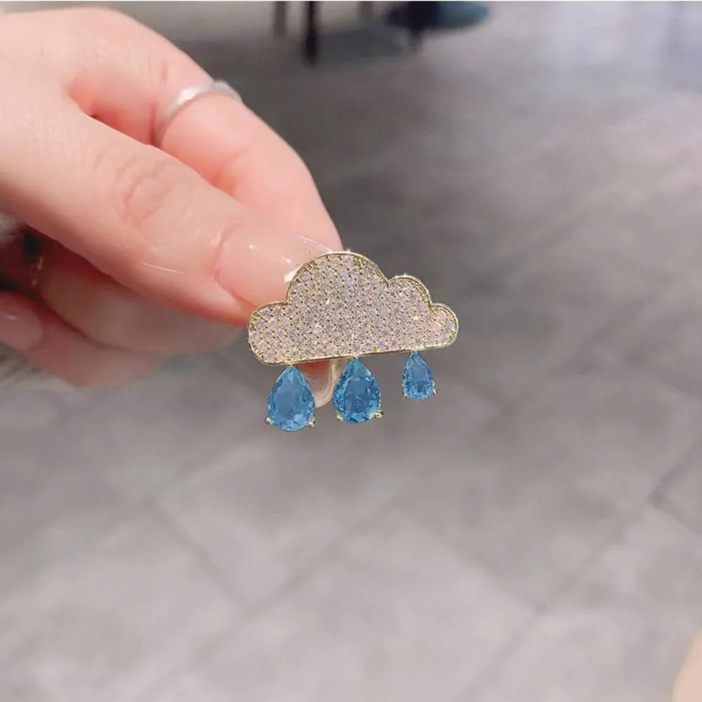 Fashion Crystal Brooches for Women Anti-glare Alloy Lapel Pins Flower Animal Bow Clothing Accessorie