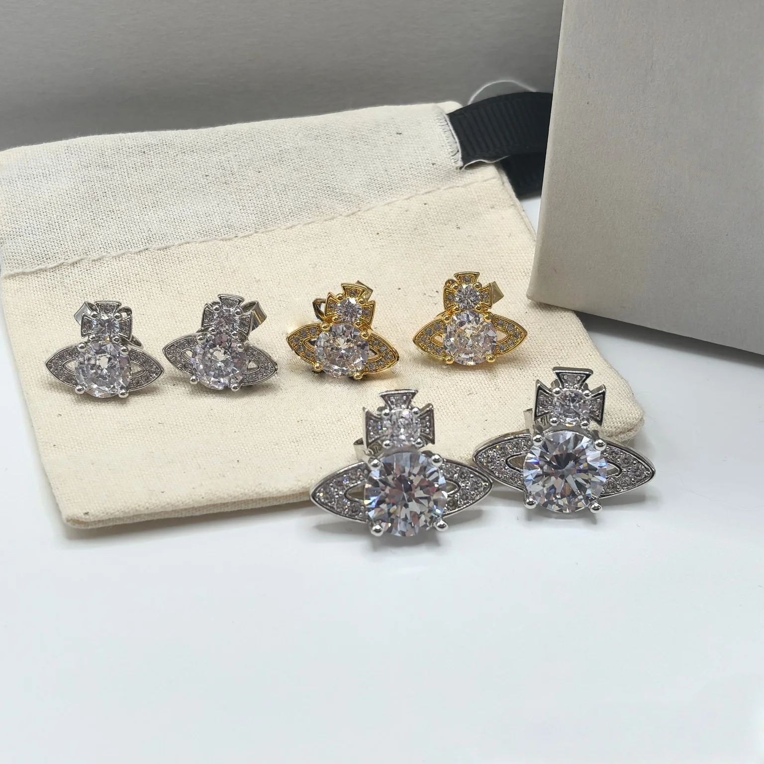 

Серебряные серьги S925 с бриллиантами, в форме маленького Сатурна, сверкающие, роскошные, для женщин, романтические, элегантные, подарок, очаровательные аксессуары