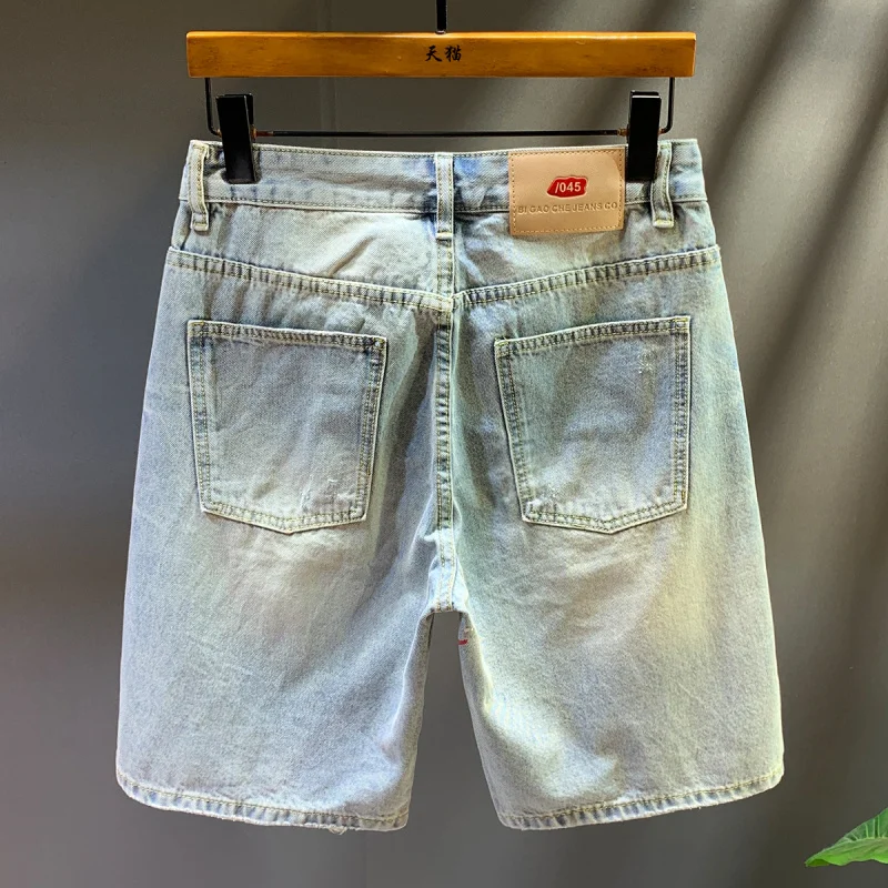 Graffiti paint printed fashionable denim shorts for men, loose straight leg casual high-end washed five quarter