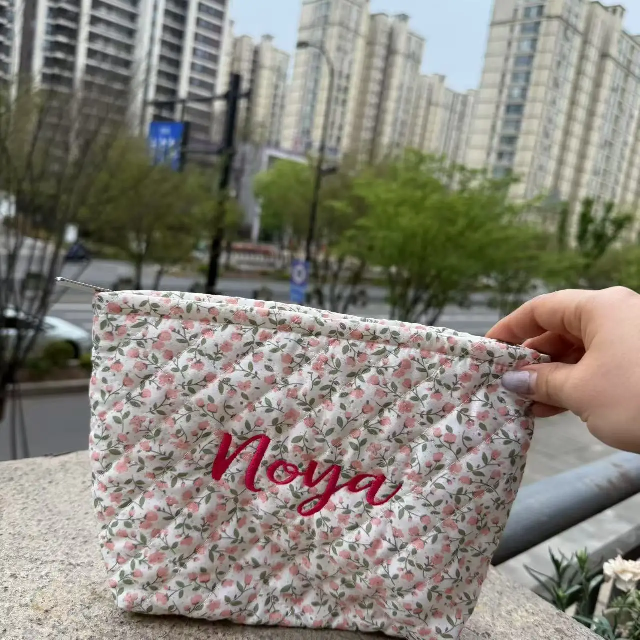 

Ladies Seersucker Flower Makeup Bag Customized Embroidery Name Portable Travel Washbag Personalized Gift Makeup Storage Bag
