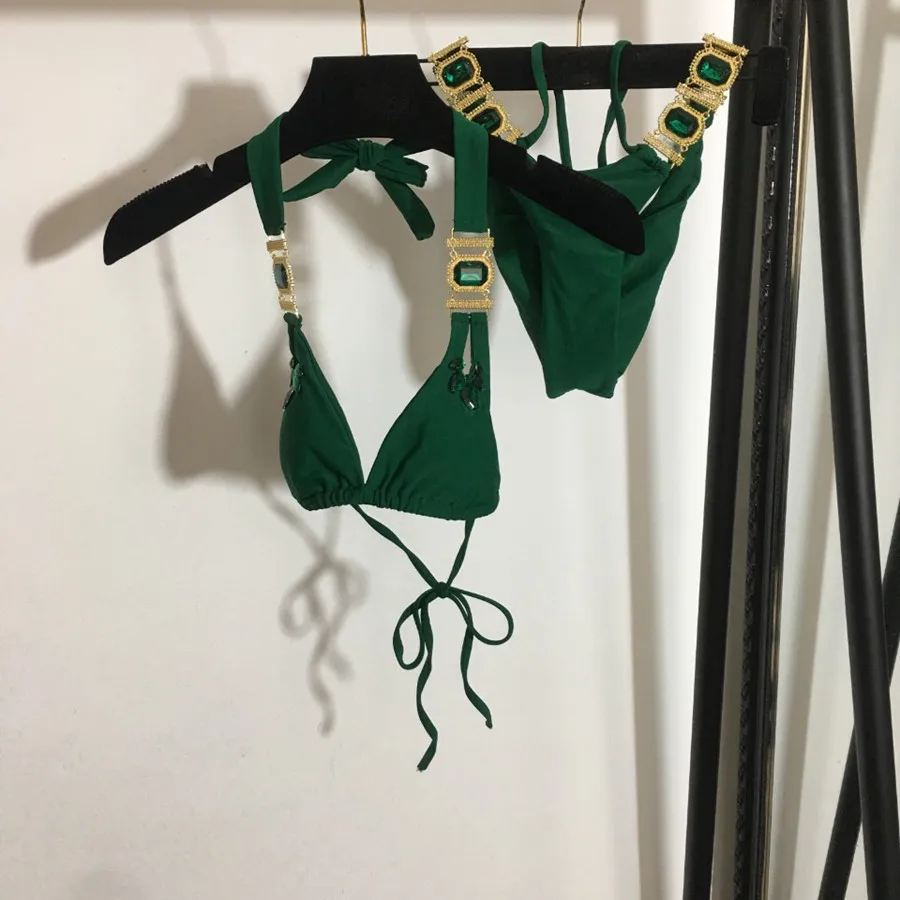 Il Bikini Luccicante LKXX: Un’Esperienza di Moda e Seduzione per la Donna Moderna