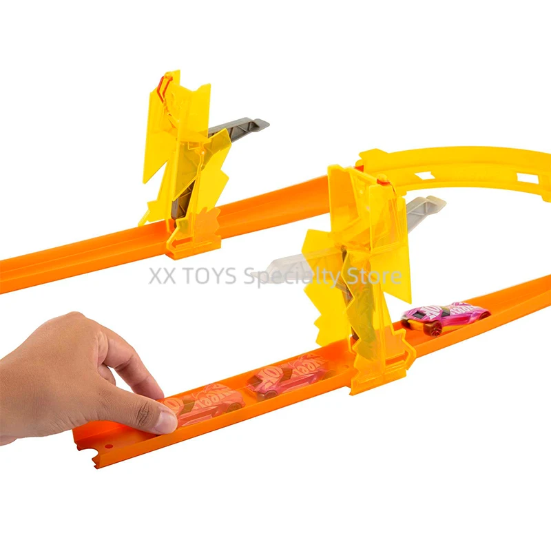 Hot Wheels Track Builder Wind Gravity Pack Speelset met schaal 1:64 Voertuig Fire Thema Bet Set Rail Organizer Opbergdoos Set