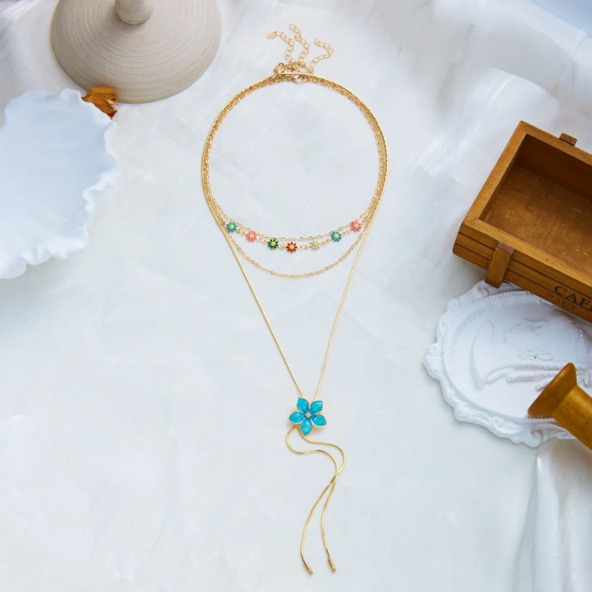 Süße, bunte Emaille-Halskette mit winzigen Gänseblümchen, Schlangenkette, Y-förmiger Quaste und simulierten Perlen für Damen, florales Choker-Schmuckstück – Detail 26