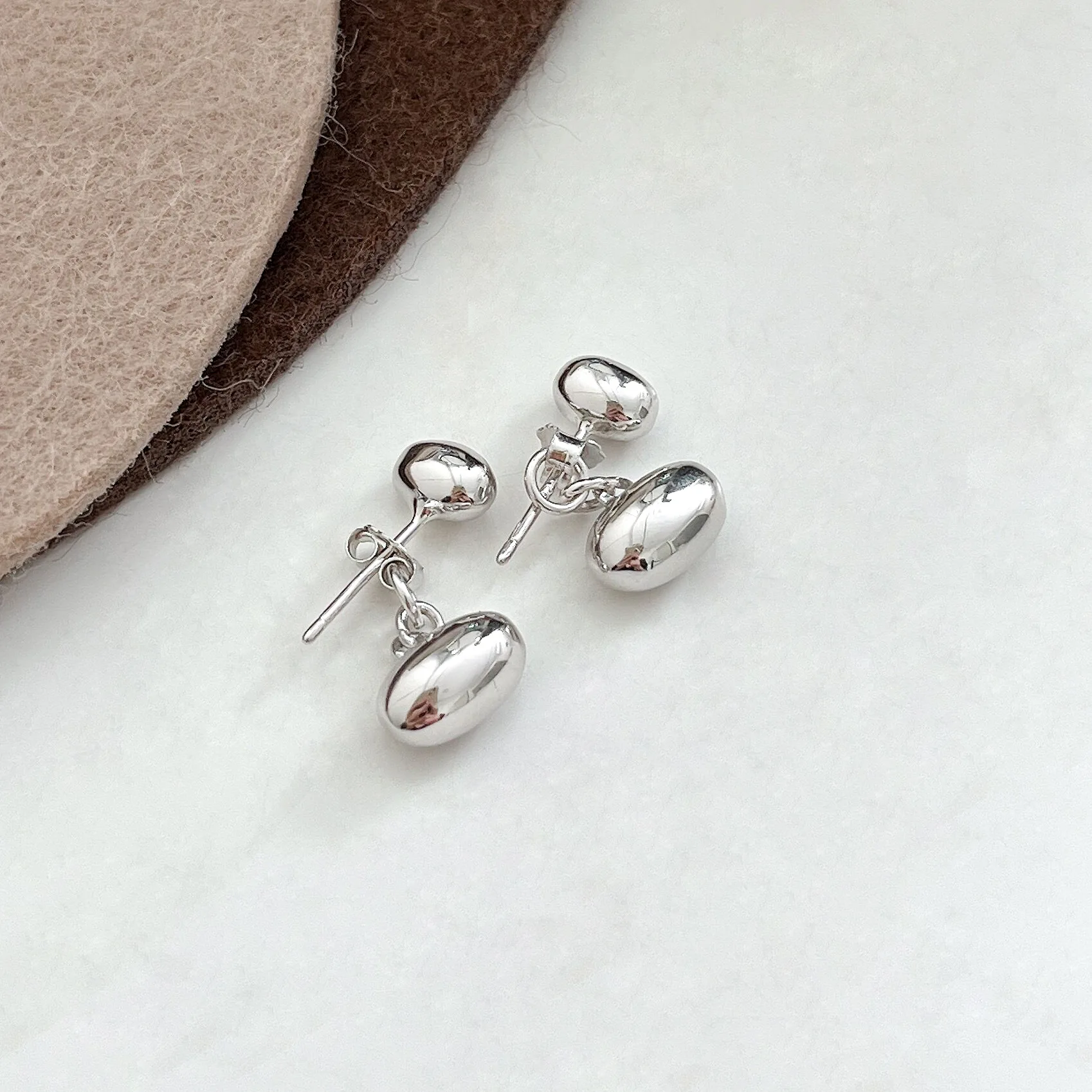 

S925 Sterling Silver South Korea Dongdaemun Fashion Bay Bean Temperament Earrings Female Retro Craft Personalized