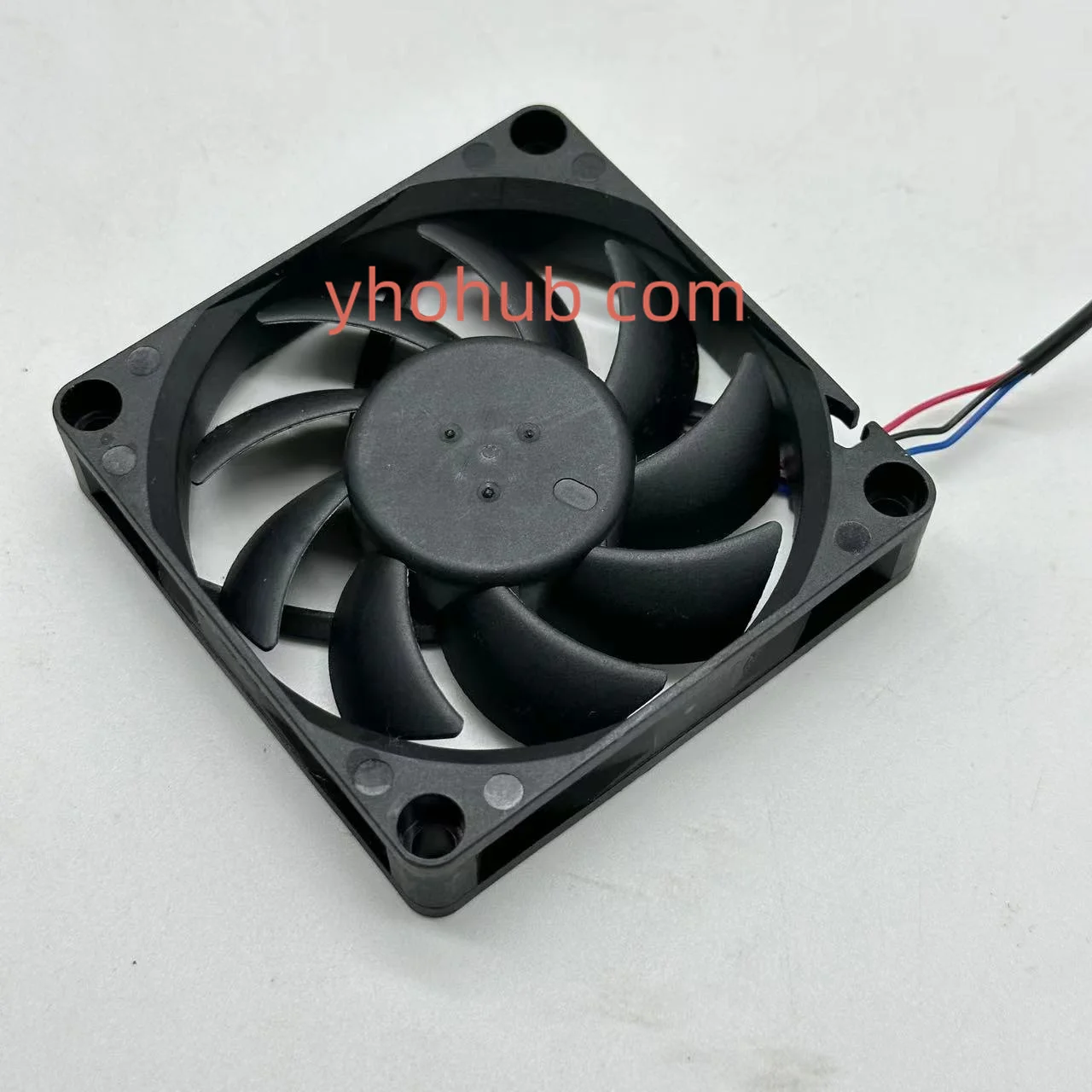 Delta Electronics AUB0712MB R00 DC 12V 0.24A 70x70x15mm Server Cooling Fan