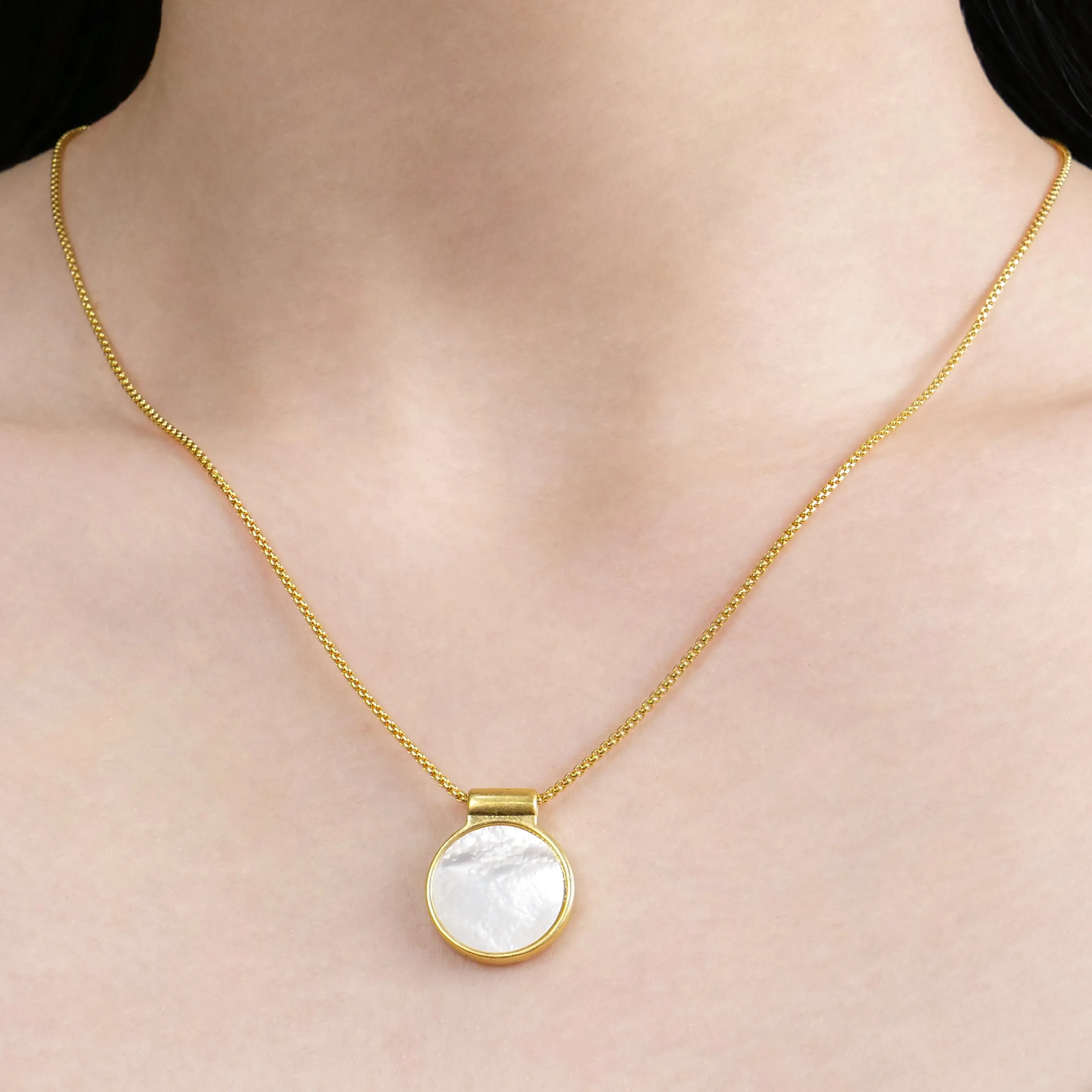 

Pure hand-made natural round fritillaria necklace gentle temperament, high-grade copper plated 18K gold autumn and winter