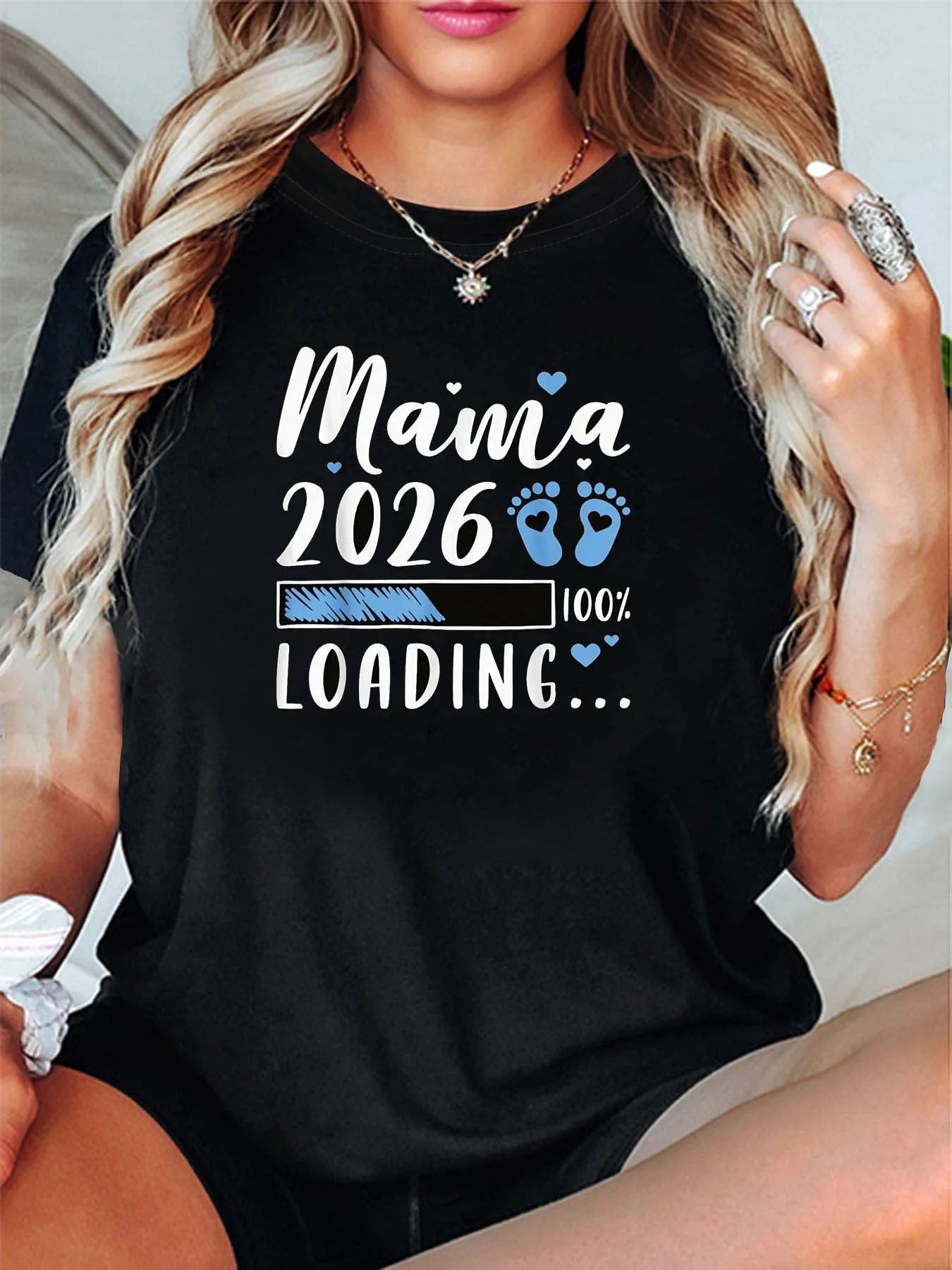 Mama 2026 Loading... Women's Short-Sleeve T-Shirt with Printed Design, Perfect for Casual Outings, Vacations, and Holiday Gifts, Suitable for Gatherings with