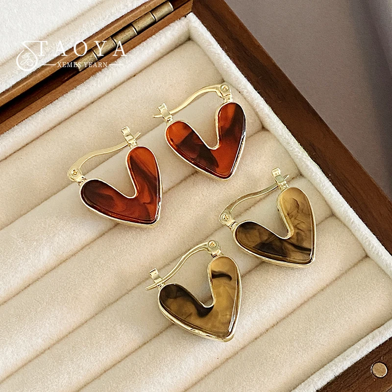 Unusual Design Double sided Pattern Imitation Amber Heart Pendant Earrings 2023 New Fashion Jewelry Sweet Accessories for Women