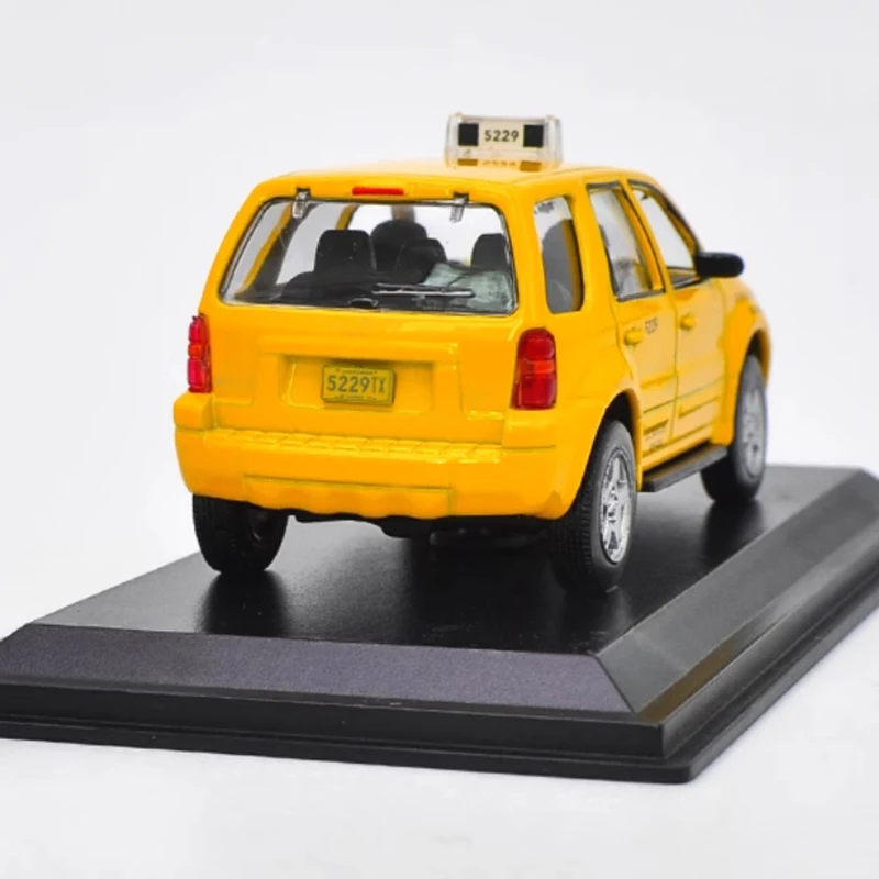 Diecast 1:43 Scale ESCAPE HYBRID CHICAGO TAXI Alloy Car Model Finished Product Simulation Toy Collection Gift Static Model