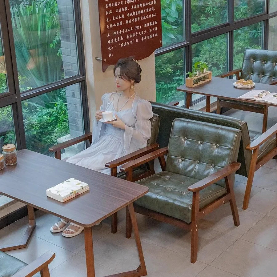 

Комплект мебели для кафе-бара: прозрачный барный стол и стулья, диваны для таверны, ресторанов западной кухни, кафе-баров, кафе с молочным чаем, винтажные и повседневные обеденные места с карточными местами для сидения