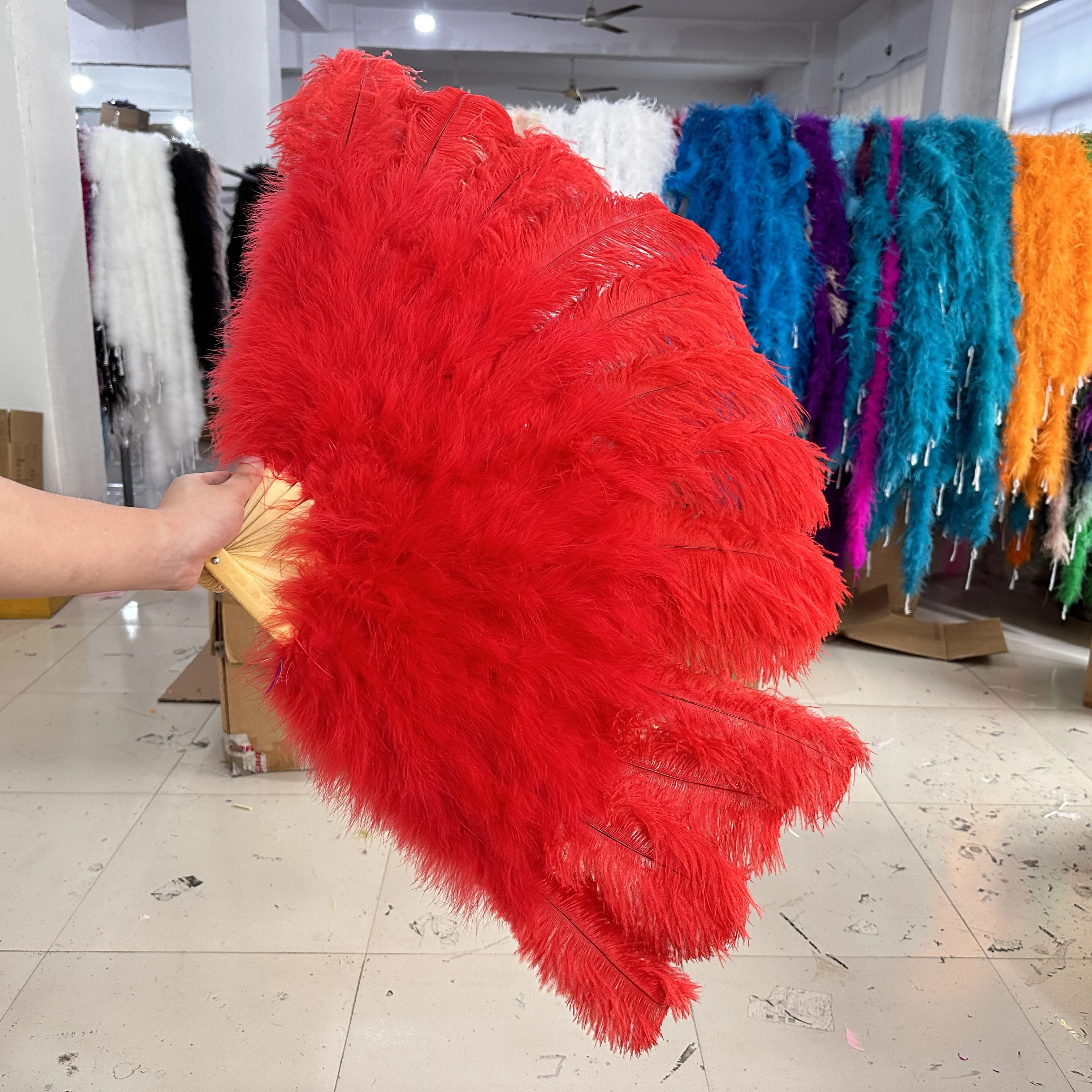 

1PC Natural Ostrich Hand Feather Fans for Stage Performance Dancer Show Carnival Wedding Party Props Red Ostrich Plumes Hand Fan