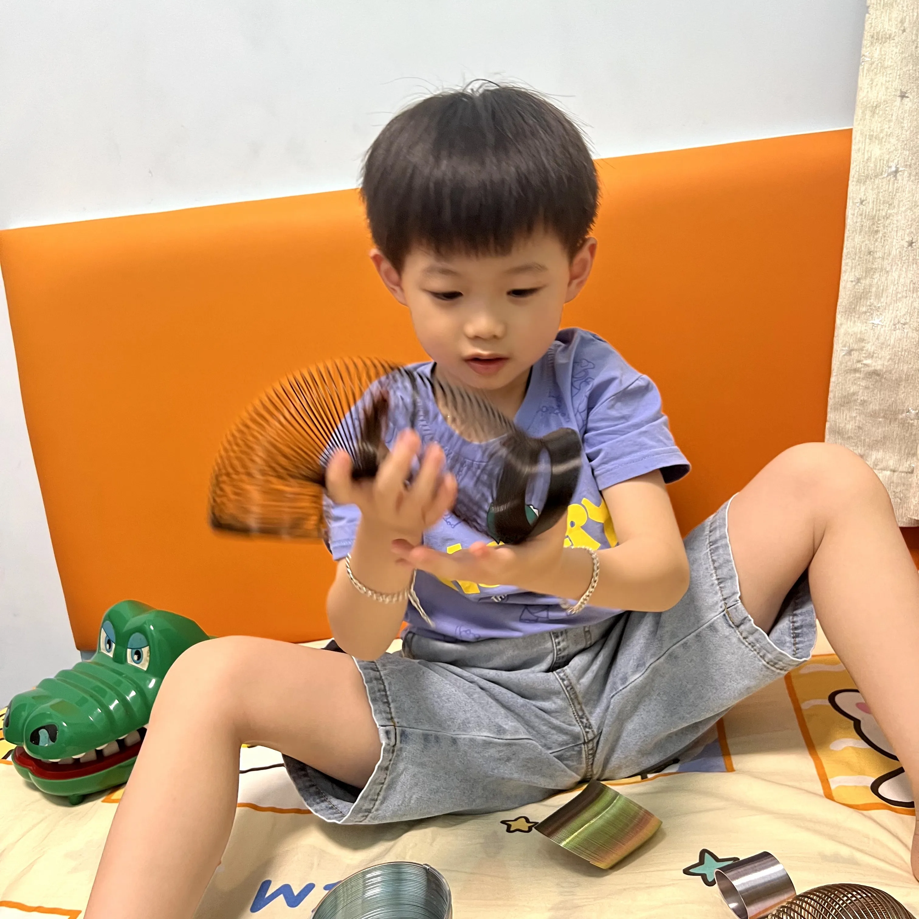 Children Gift Funny Classic Wave Circle Kids Science Metal Springs Gift