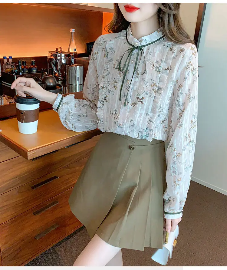 French Style Unique and Chic Women\'s New Long Sleeved Floral Chiffon Shirt Beautiful Little Shirt