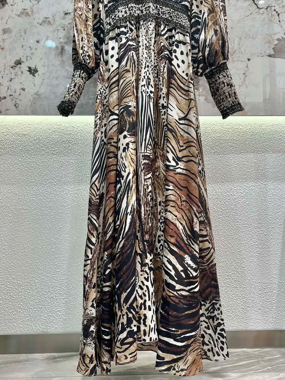 ชุดเดรสยาวสไตล์เรโทรประดับคริสตัลลายเสือดาว คอวี แขนยาว เอวยางยืด ผ้าไหมแท้ 100% สำหรับผู้หญิง