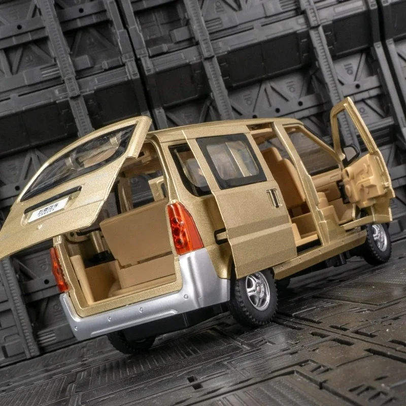 โมเดลรถโลหะผสม Wuling แบบกล่องจำลองสเกล 1:24 พร้อมประตู ฝากระโปรงหน้า และฝากระโปรงท้ายที่สามารถเปิดได้ เหมาะสำหรับเป็นของขวัญสะสมสำหรับเด็ก