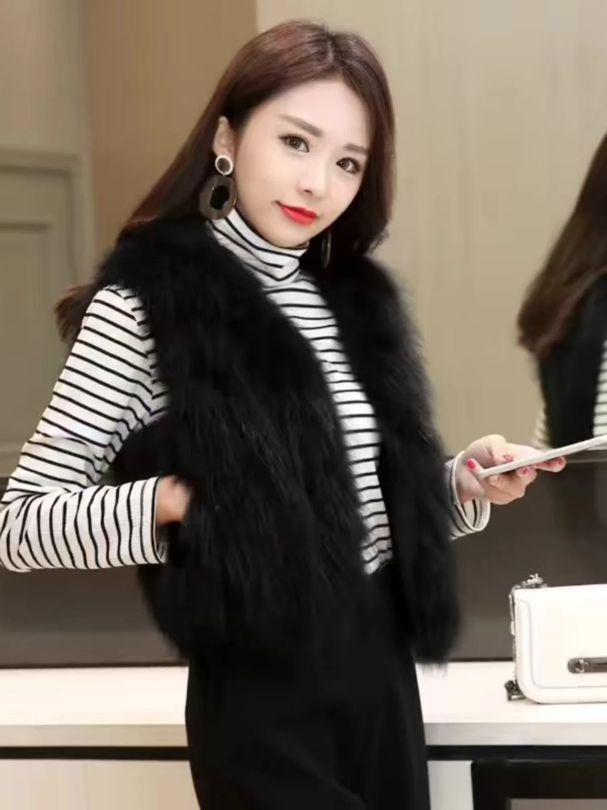 

Новая женская меховая жилетка с асимметричным дизайном, теплая, с капюшоном, приталенная, зимняя верхняя одежда, повседневная, стильная