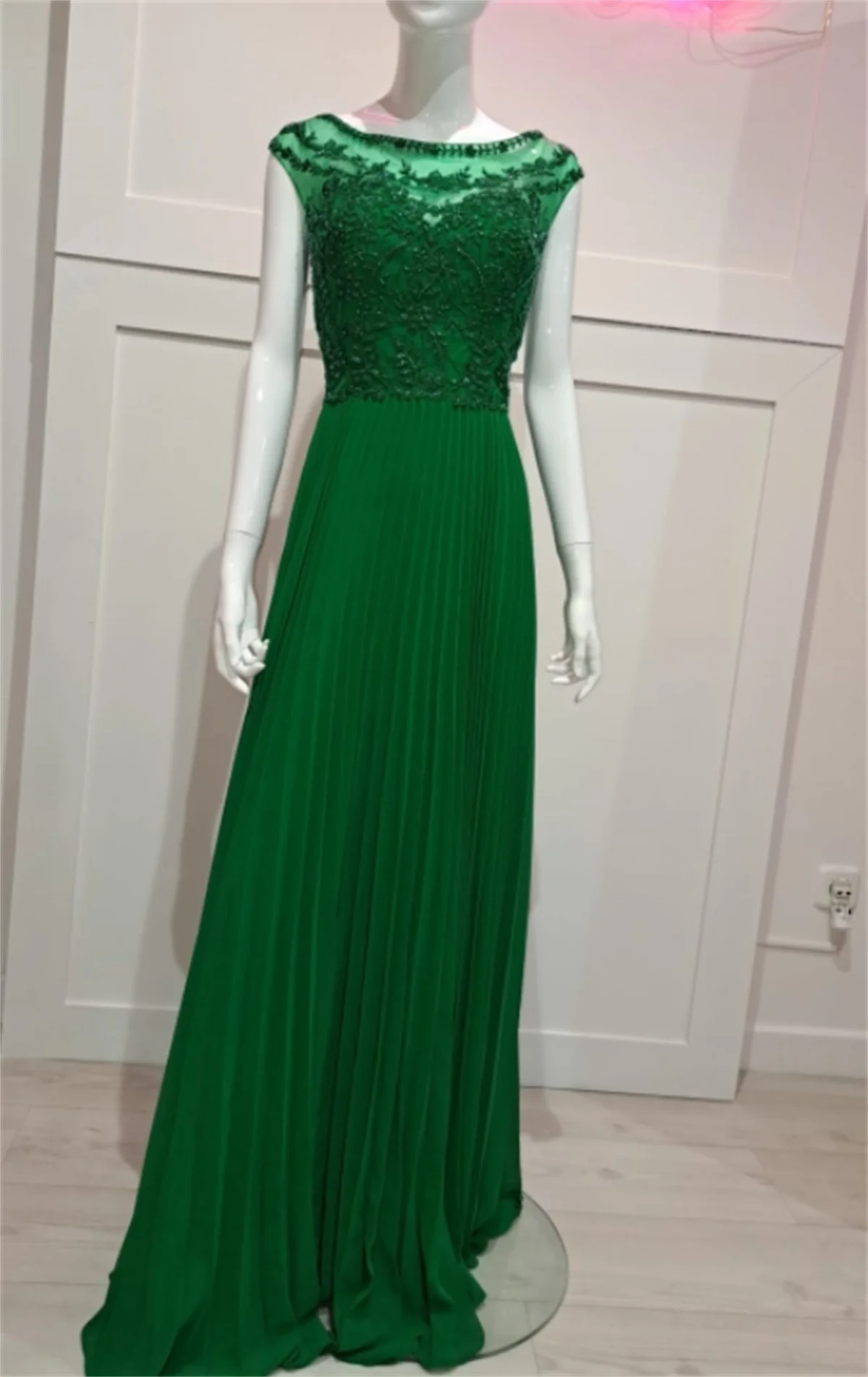 Sequin Appliques Party Gowns for Mother of Groom Cap Sleeve Scoop Neck Pleat Floor Length Chiffon Long Mother Of The Bride Dress