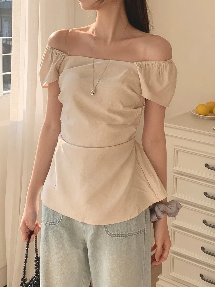 Csa Fena Estilo Coreano com Ombros à Mostra, Ajuste Slim, Design de Cintura Interna, Nova Chegada de Verão