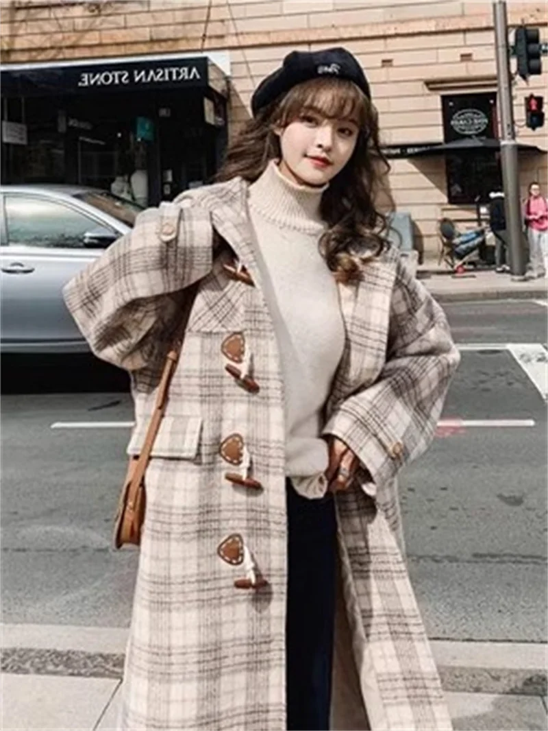 

2023 Winter New Checkered Cow Horn Button Woolen Coat for Women's Korean Version Style Small Loose Over Knee Thickened Nizi Coat