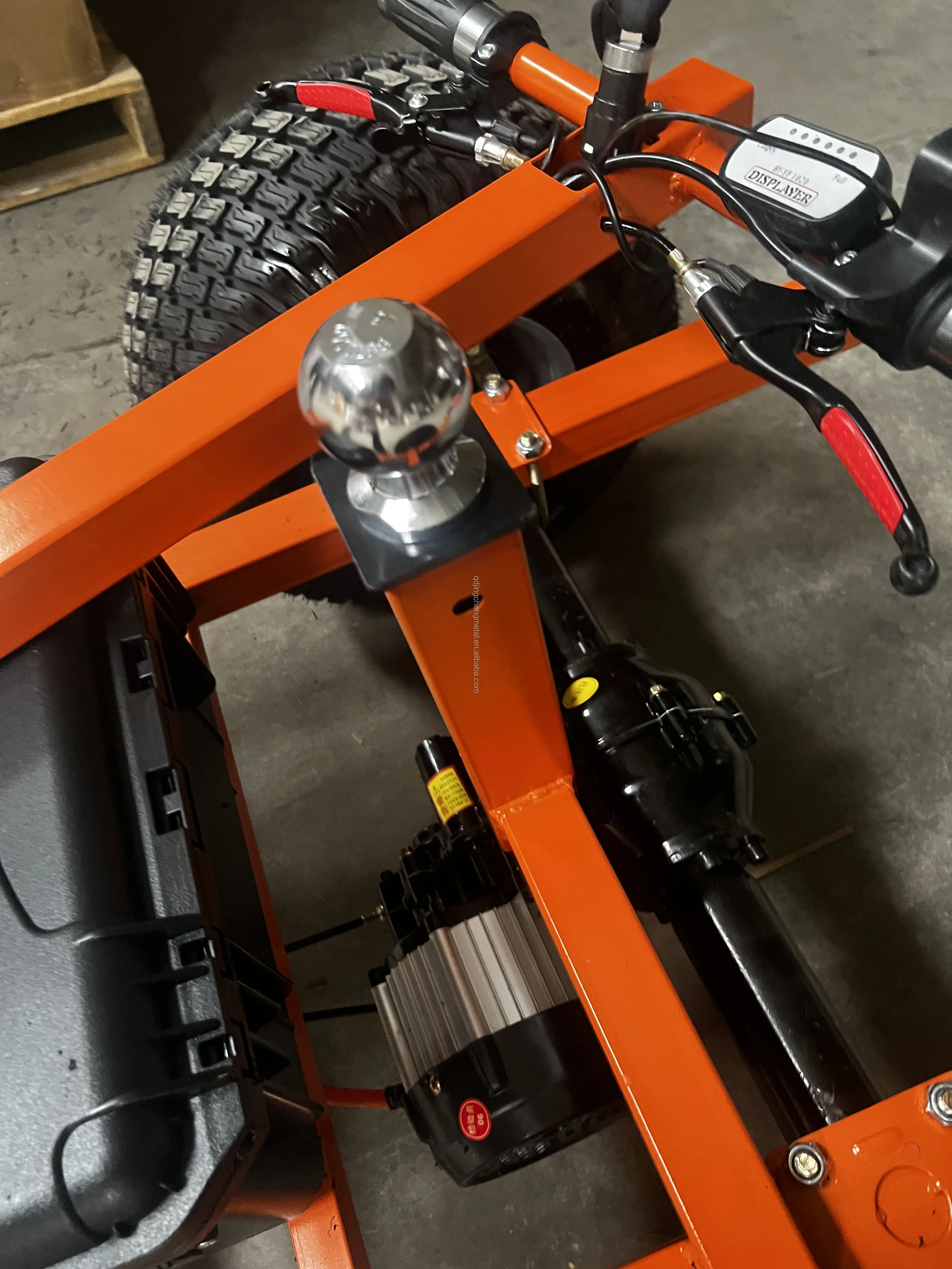 عربة يدوية ثلاثية العجلات قابلة للتخصيص، مقطورة معدنية كهربائية ذاتية الدفع، أدوات تخزين منصة فولاذية مطلية بالمسحوق