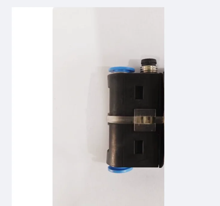 4PCS/  SDE5-V1-O-Q6-P-M8 527458 , sensor