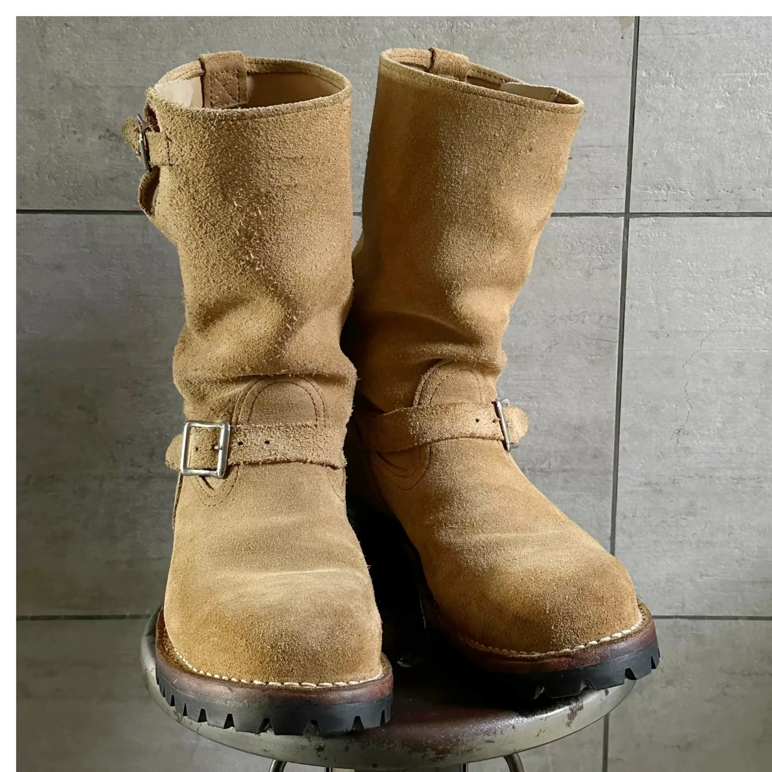 جديد الخريف/الشتاء الرجال الكاكي الجلد المدبوغ مهندس الأحذية قصيرة على شكل كعب مكتنز زيادة جولة تو حزام مشبك ديكور أحذية عمل