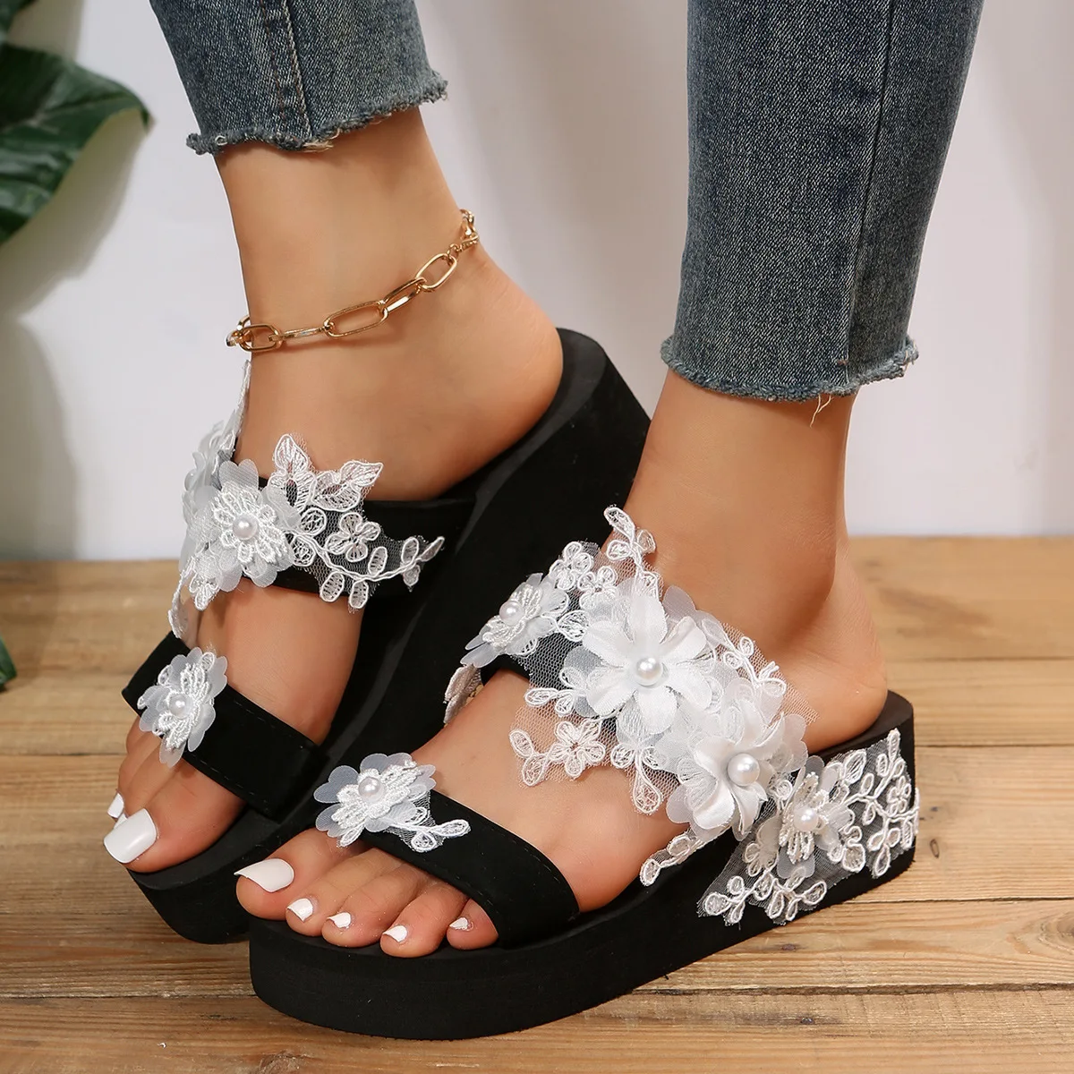 Thick-soled Women's Slipper 2025 Summer New Style Lace Pearl A Word Flip-flops Beach Vacation Lightweight Sandals Size 36-42