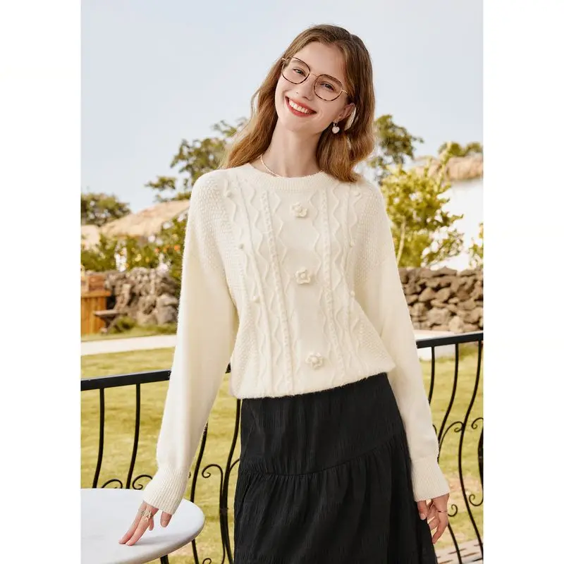 Fashion Women's Clothing 2025 Autumn Winter New Style Temperament Reducing Loose Flower Embroidered Round Neck Sweater Knit Top