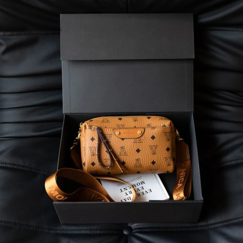 

Luxury Stylish Messenger Bag For Business Women Commuter Use Large Capacity And Elegant Paris Fashion