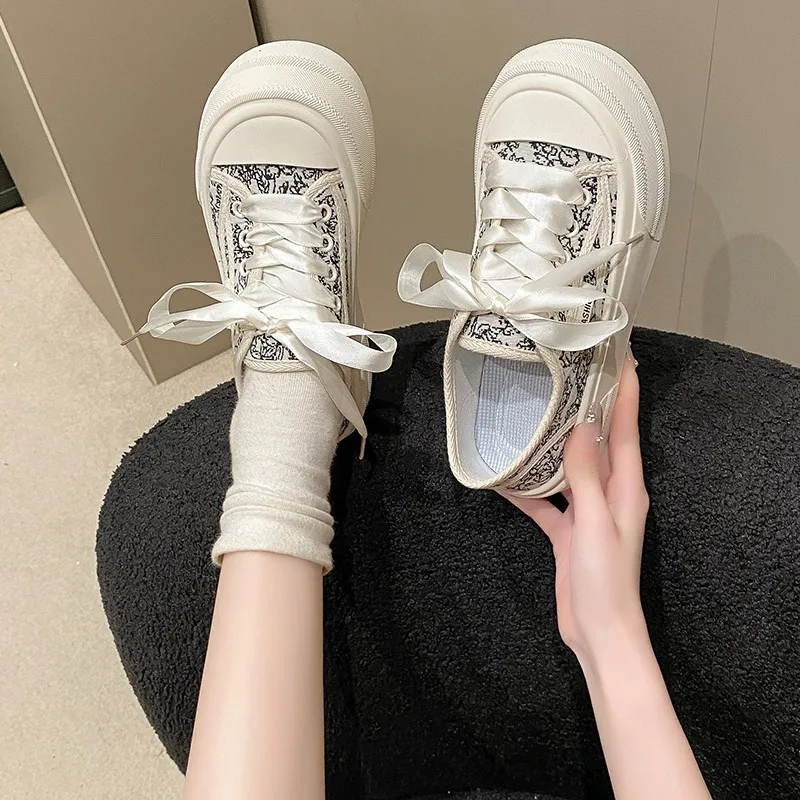 Newpopular Fashion Flat Sandals White Skateboard Shoes  Thick Sole  Women\'s Genuine Leather Bare Feet Sneaker Handmade Sequin