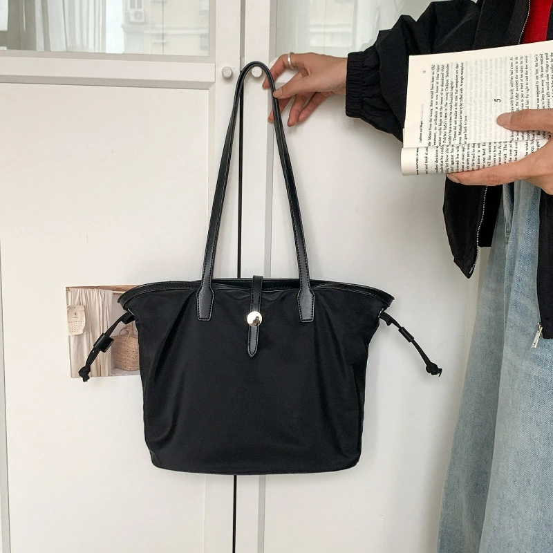 

New Nylon Material Large-capacity Tote Bag, Stylish Women's Design, Lightweight and Versatile Travel Handbag with Shoulder Strap