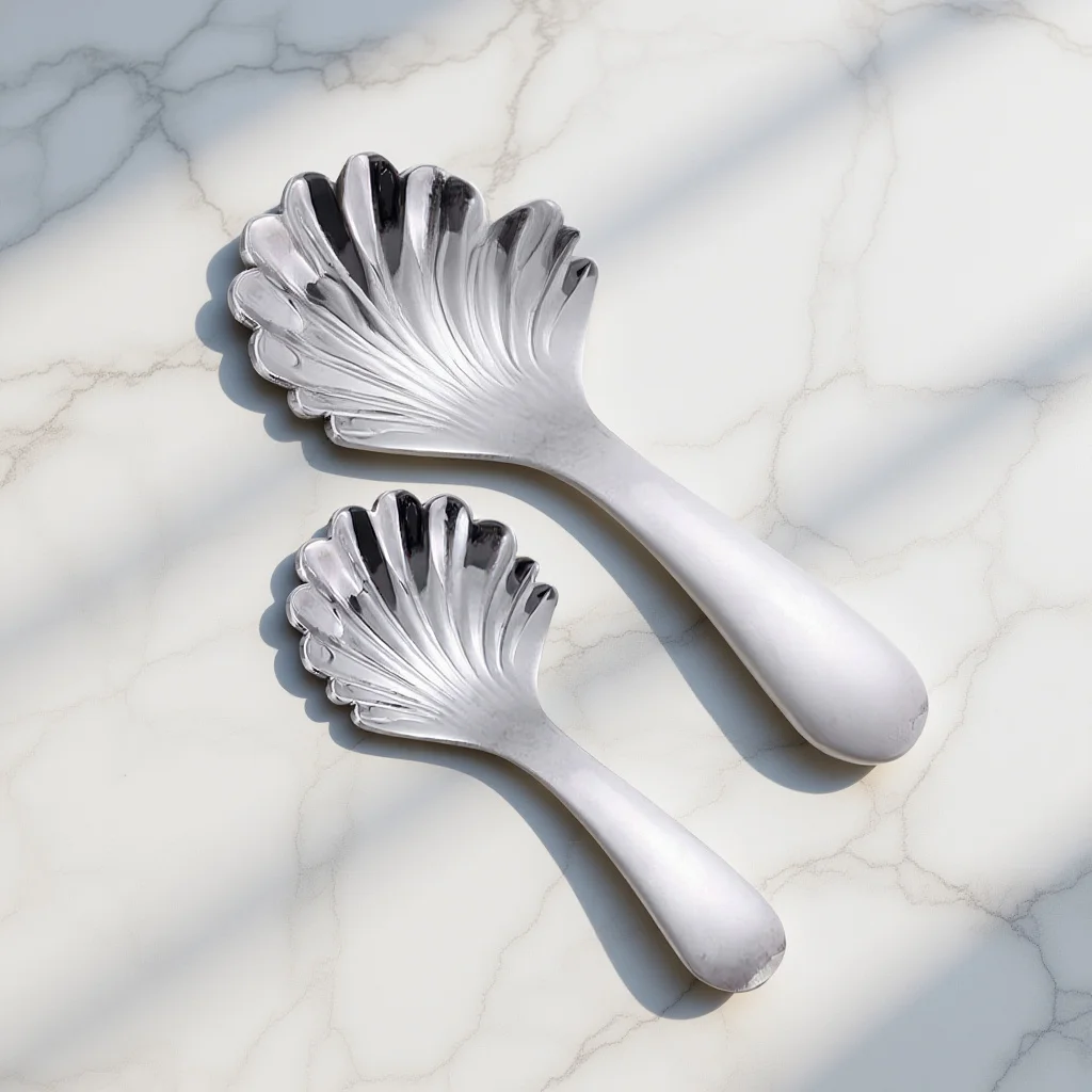 

2Pcs Metal Teaspoons Stylish Shell Shape Smooth Surface Edges Safe Coffee Stirring Spoons Stainless Steel Teaspoons