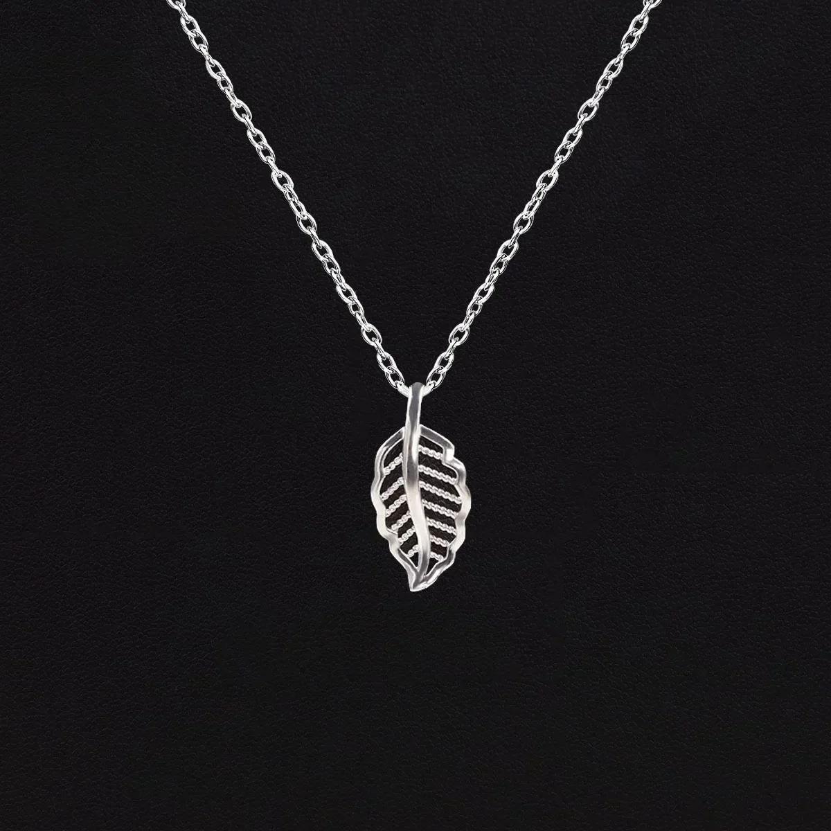 

Sterling Silver Bohemia Leaf Feather Pendant Necklace