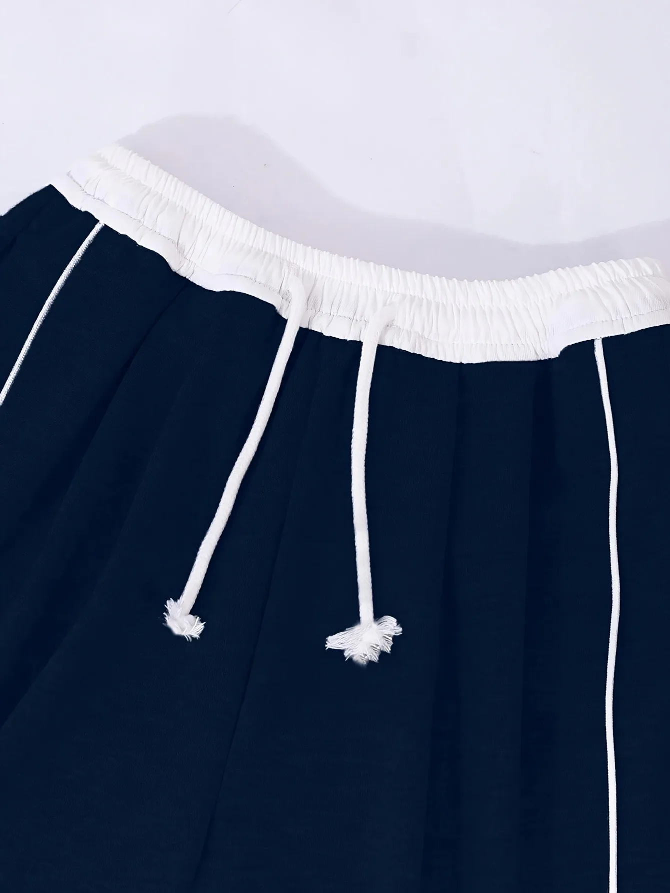 Einteilige Jogginghose mit weitem Bein für Kinder und Mädchen, marineblau-weiße, lässige Hose mit elastischem Kordelzug an der Taille und doppelten weißen Seitenstreifen, locker geschnitten – Detail 3