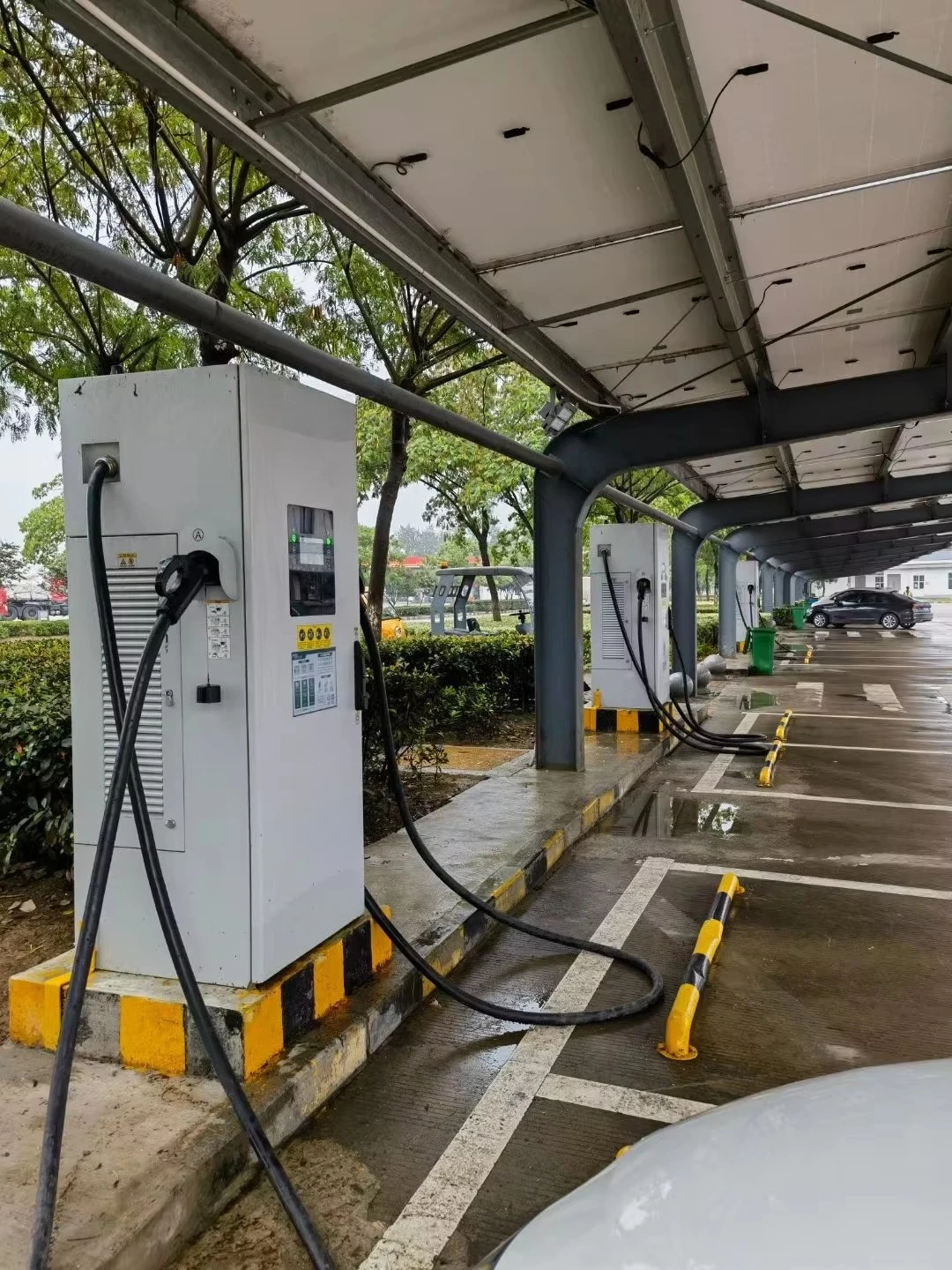 YIXINDIAN 40kW 80kW 120kW 360kW Commercial Fast Floor-mounted DC EV Charging Station GB/T CCS CHAdeMO Charging Solar Panel Fleet
