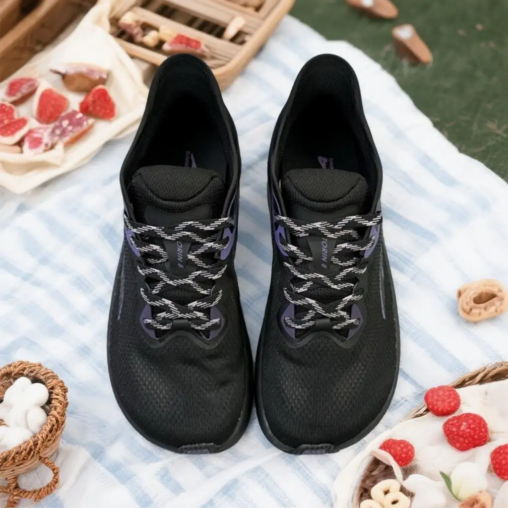 

FallLightweight athletic footwear, great for both training and racing.