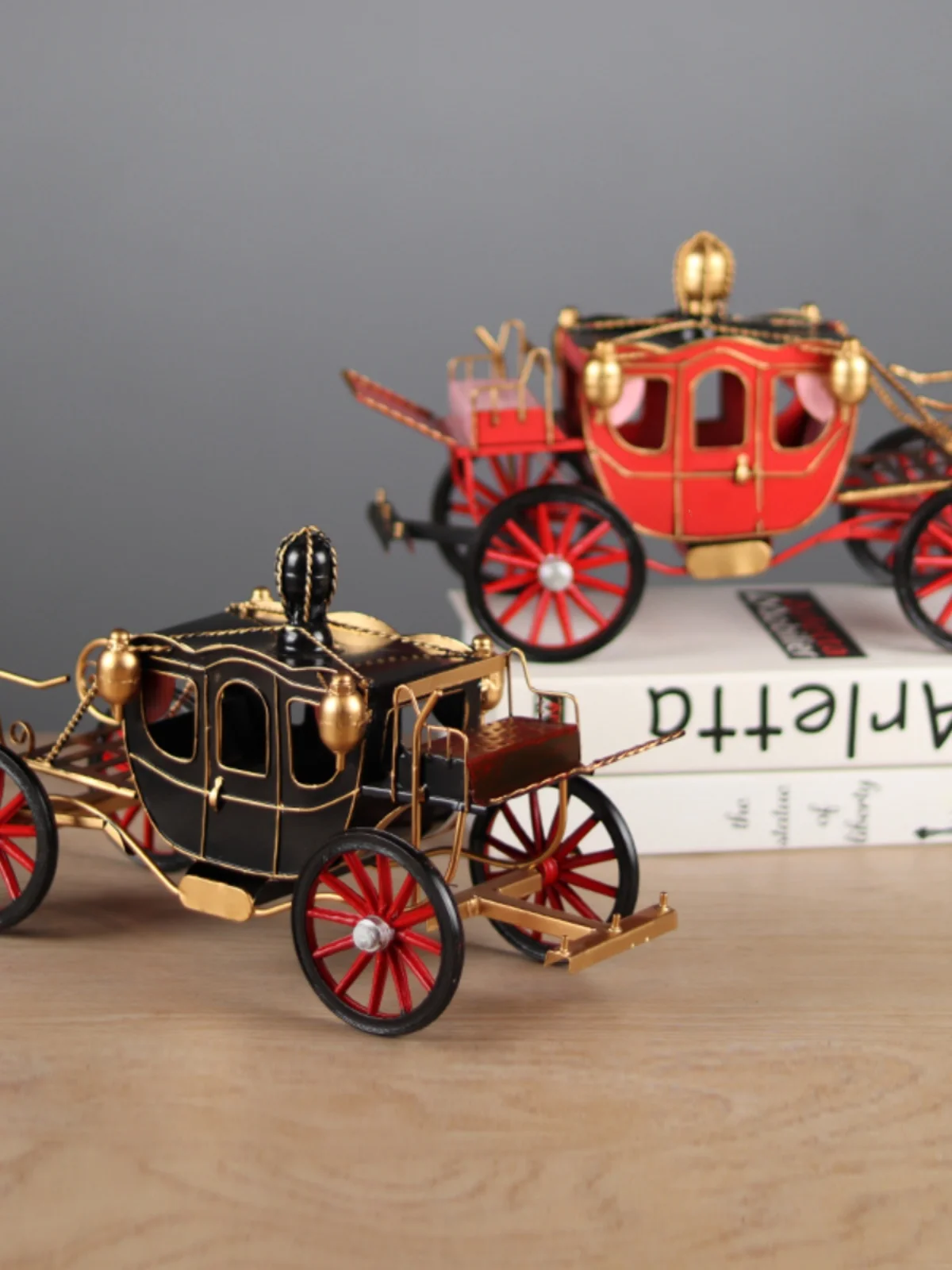 Vintage Palace Royal Carriage Model Handmade Iron Bar Cafe Window Decoration Decoration Decoration Props