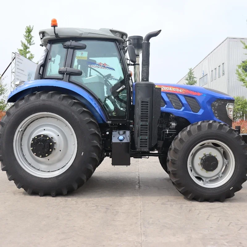 200hp traktor pertanian 4WD mesin pertanian traktor Diesel traktor petani biru dan aksesori