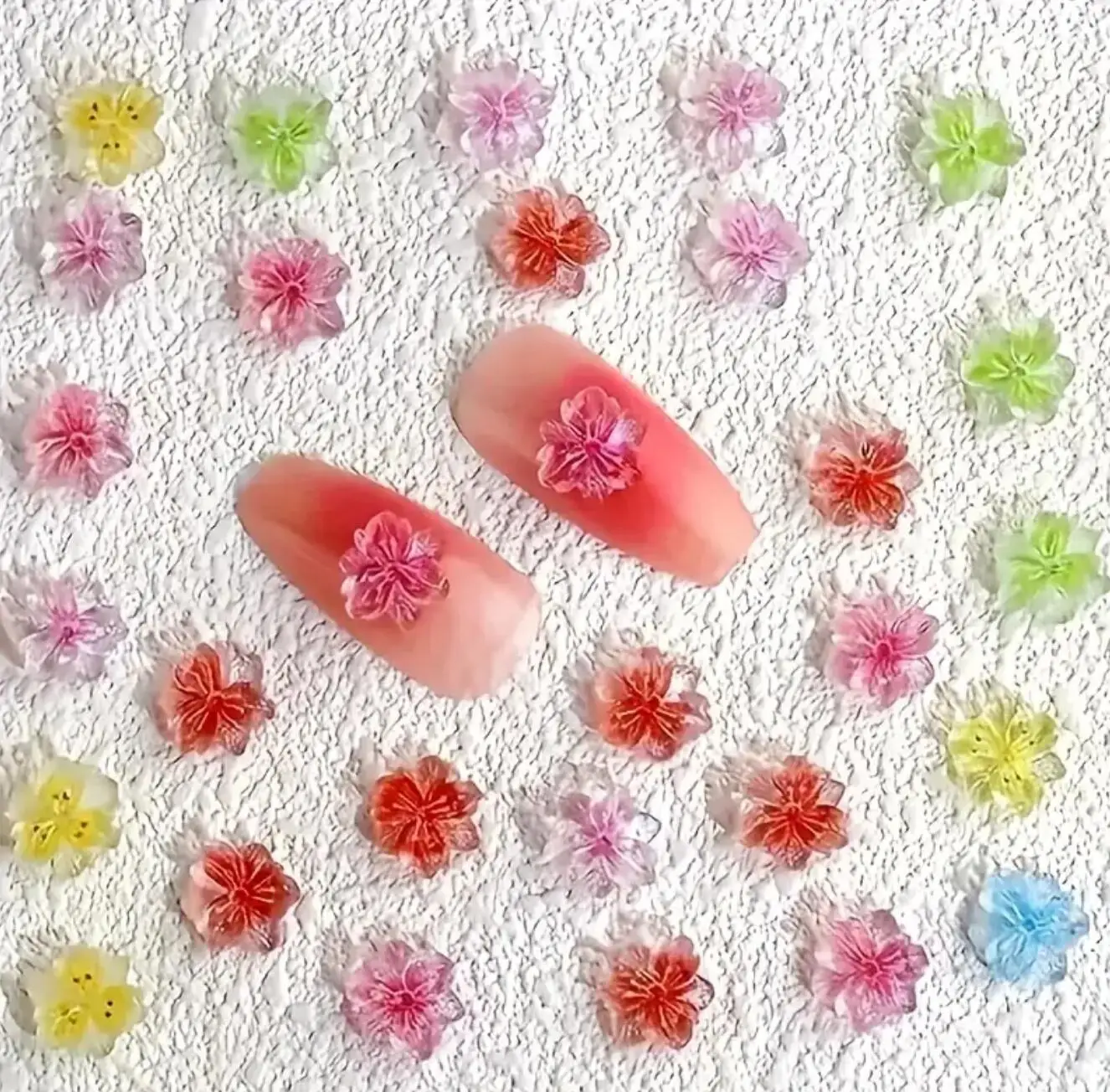 50/100 pz 3D Fiore di Ghiaccio Pendenti E Ciondoli Per Unghie Colorato Traslucido 5 Petalo Fiore Fascino Del Chiodo Gradiente Fiore di Ciliegio Decorazione Del Fiore FAI DA TE