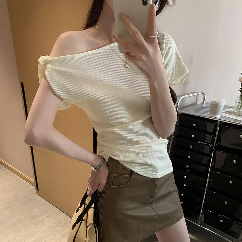 

Slant Neck Off Shoulder Short Sleeved T-Shirt For Women In The Summer Of 2025, New Pure Desire Top