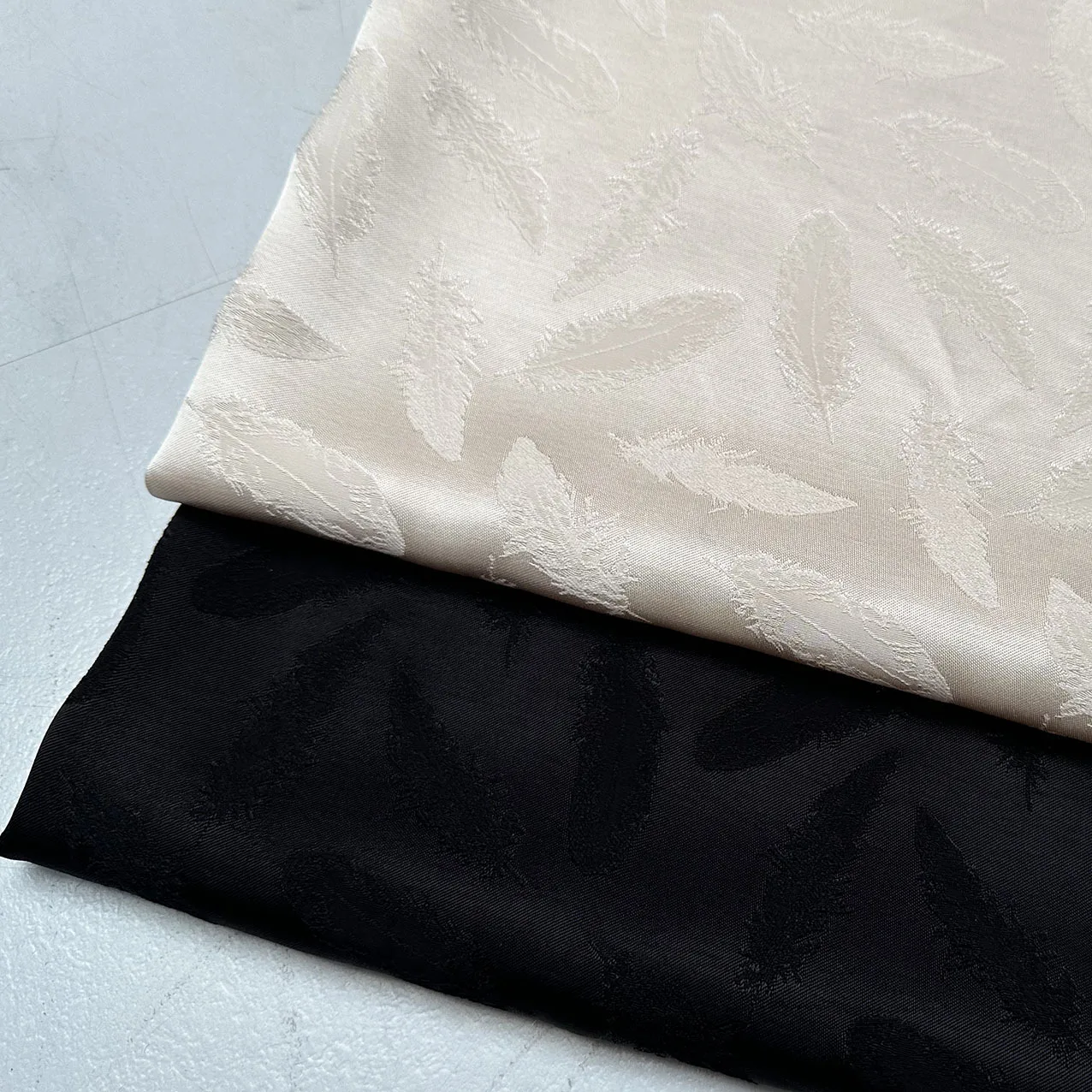 Nuovo tessuto jacquard con piume di rayon Abito camicia stile nazionale primaverile e autunnale Cheongsam Hanfu