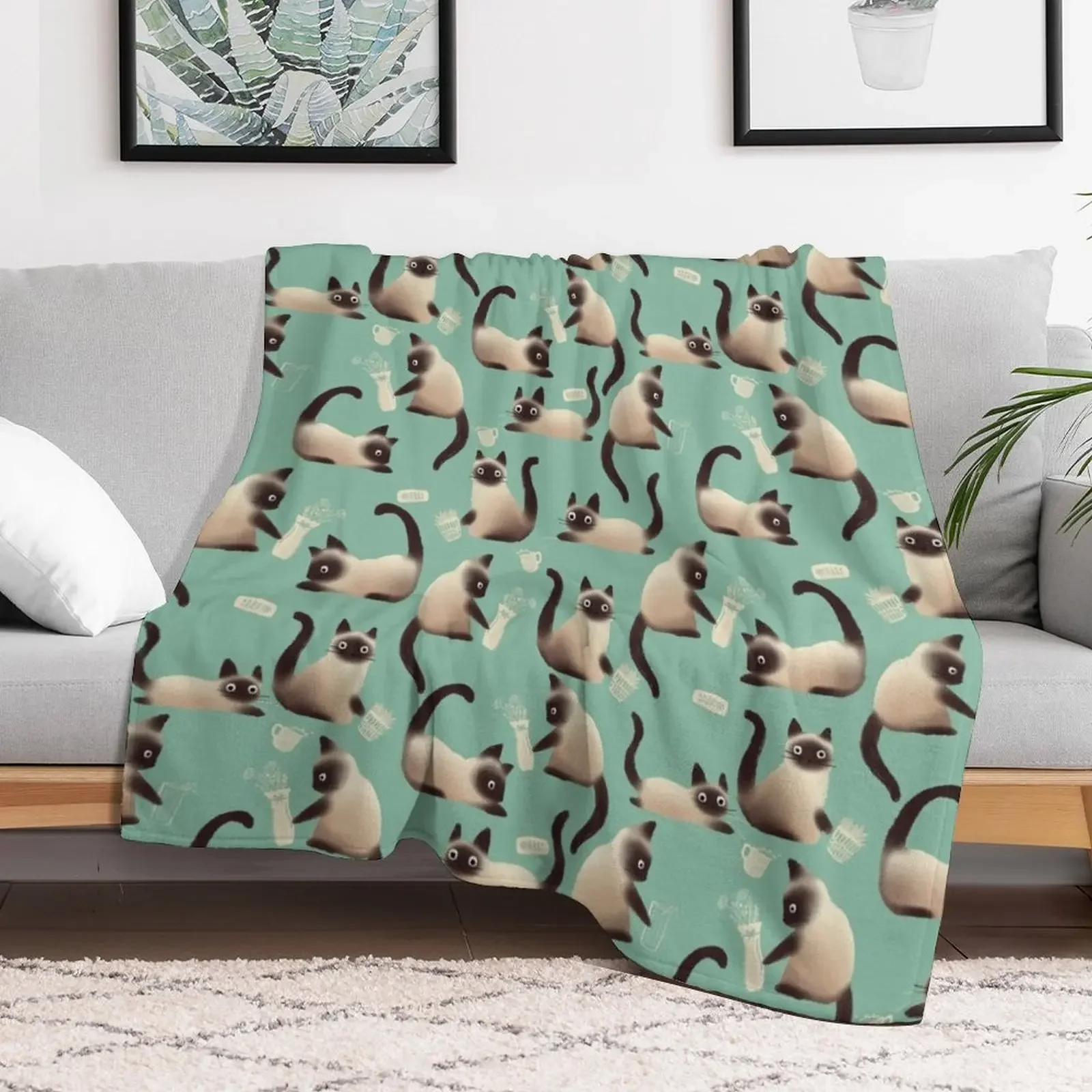 القطط السيامية السيئة يطرق الاشياء على رمي بطانية سرير دافئ يغطي بطانيات كبيرة ناعمة فروي