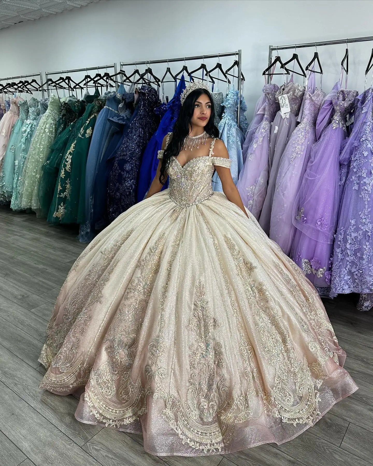 

Champagne Sparkly Sequin Quinceanera Dresses Off the Shoulder Lace Appliques Prom Dresses for Teen 18 Beading Evening Gowns