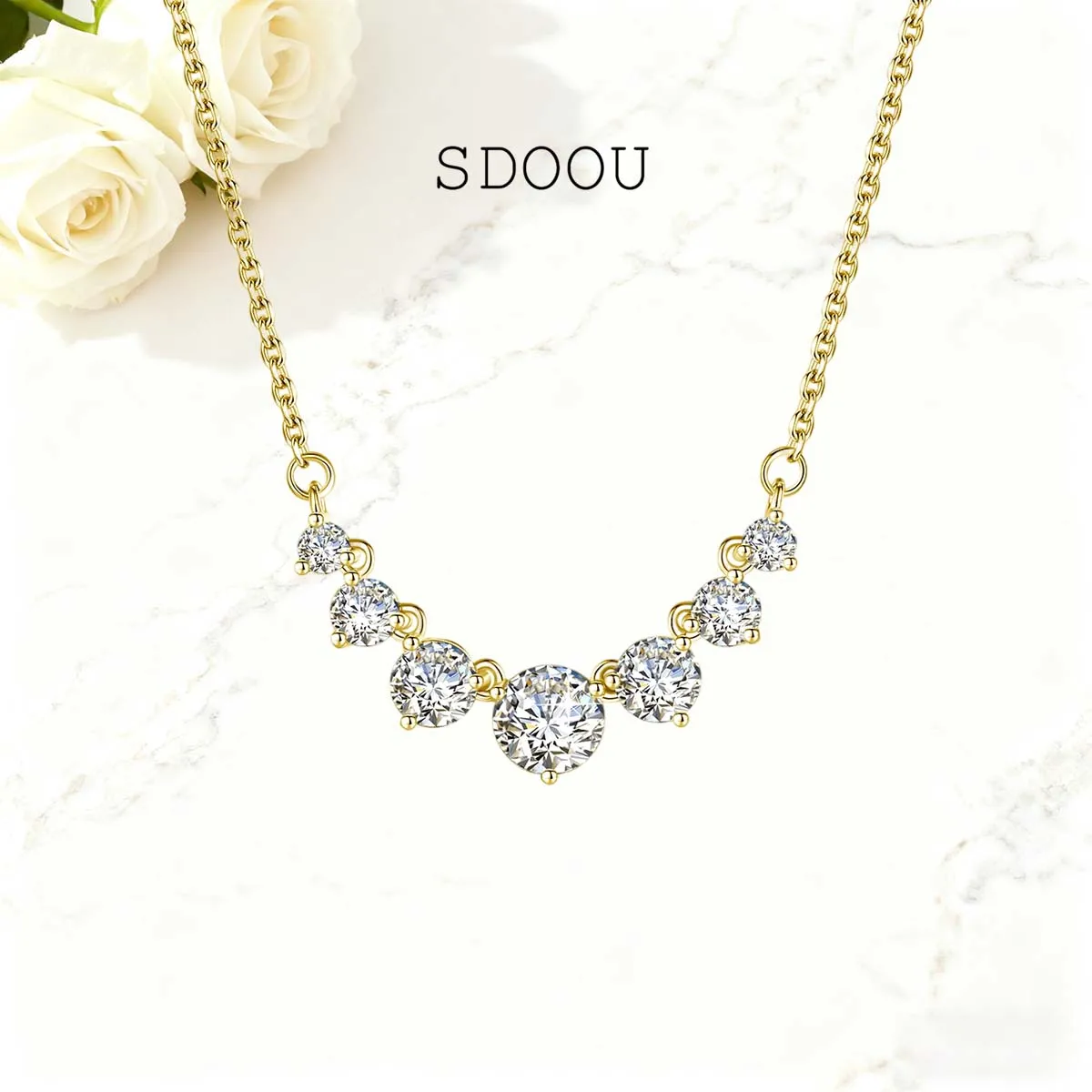 

SDOOU 14-каратное позолоченное ожерелье с подвеской из муассанита, круглая огранка, 7 камней D VVS1 для девочек, сверкающие модные ювелирные изделия на день рождения, подарки