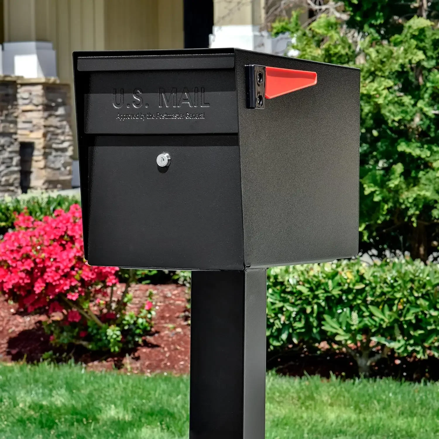 Large Capacity Locking Curbside Post Mount Mailbox, USPS Approved | Patented anti-pry lock, holds weeks of mail, fixed anti-fish
