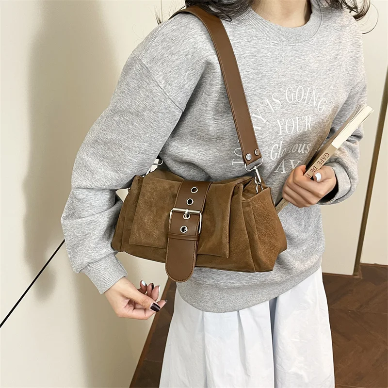 Modische Schultertasche mit breitem Lederriemen, großes Fassungsvermögen, Y2k-Unterarmtasche, Damenhandtasche aus Kunstwildleder mit Klappe für den täglichen Gebrauch – Detail 13