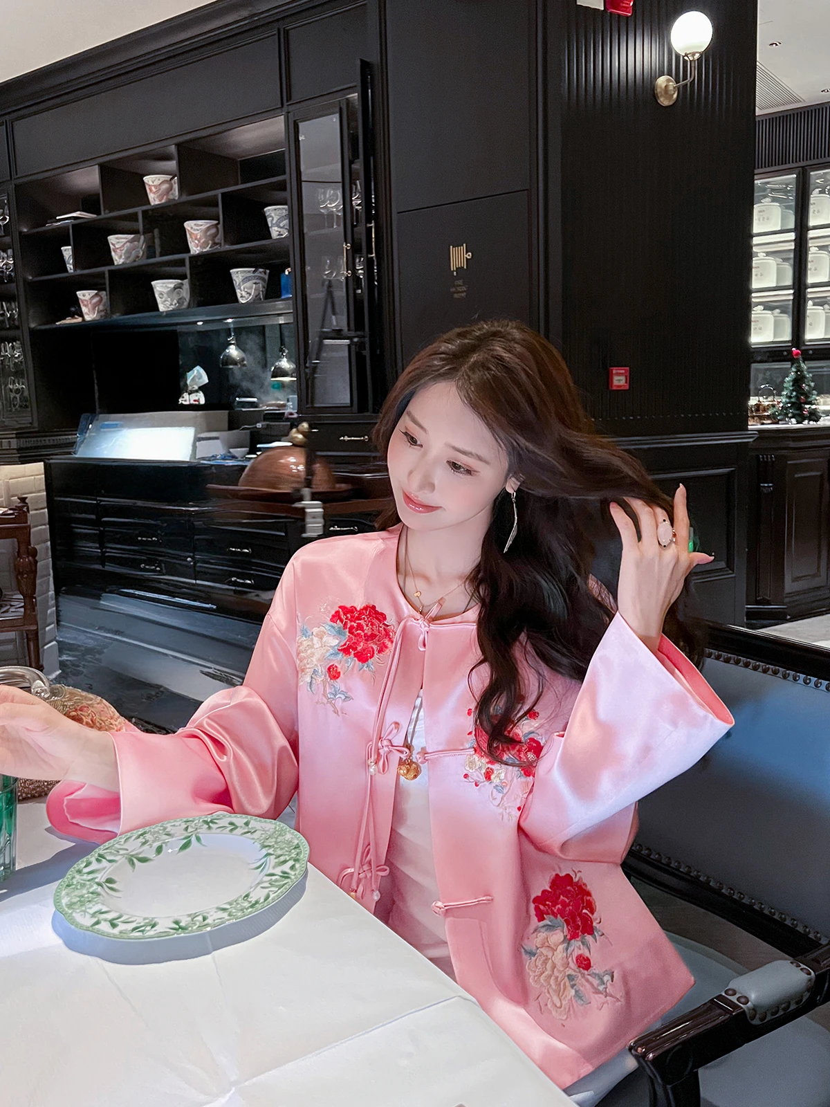 

Новая китайская блузка из ацетатного атласа с вышивкой, женская, свободного кроя, весна-осень, высококачественная, для женщин, модная